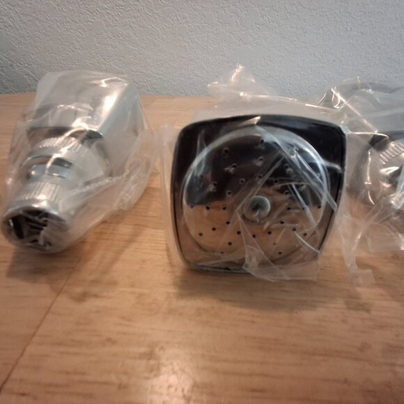 4 Kissler Universal Fit SQUARE RAINFLURRY Showerheads 76-0023 - Picture 2 of 4